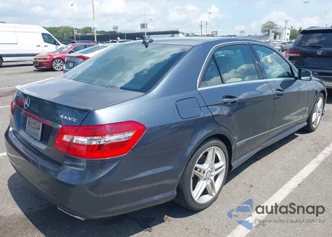 2013 Mercedes-Benz E 350 4Matic z USA, uszkodzony, nr VIN WDDHF8JB2DA718008